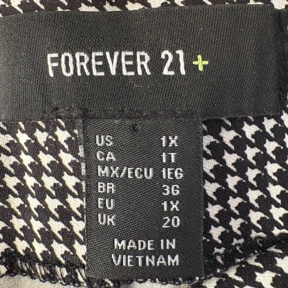 Forever 21, size 1X , black and white checkered houndstooth slim fit pants - Picture 4 of 6
